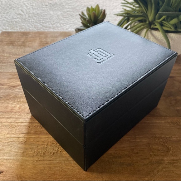 TIFFANY & CO. Black Leather Watch Jewelry Box - Picture 8 of 9